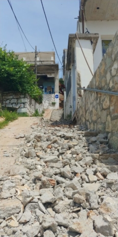 Escalier en construction à Himarë, Albanie