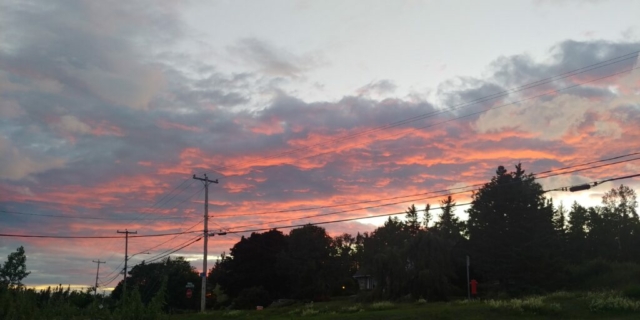 Ciel nuageux après le coucher de soleil au Motel Loupi, Rivière-du-Loup